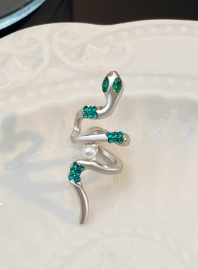 New ear hole inlaid with diamonds snake shaped ear clip耳夹