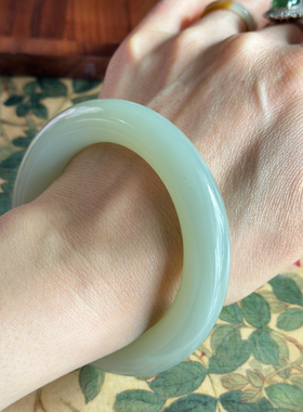 收藏级胖圆条且末料高青白玉手镯