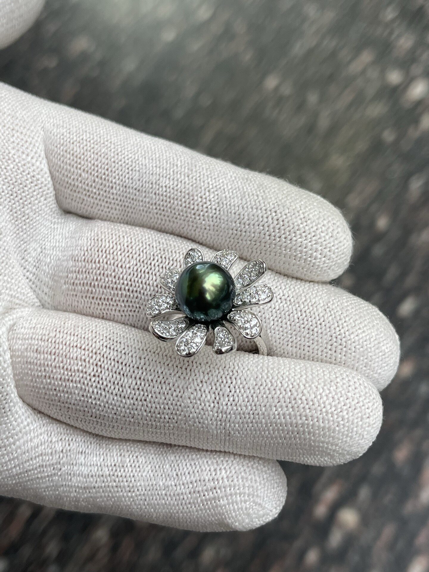 Gold Heart 10.98mm Malachite Green Tahitian Pearl Ring Sunflower Design Shot by Seiko S925 Natural Light