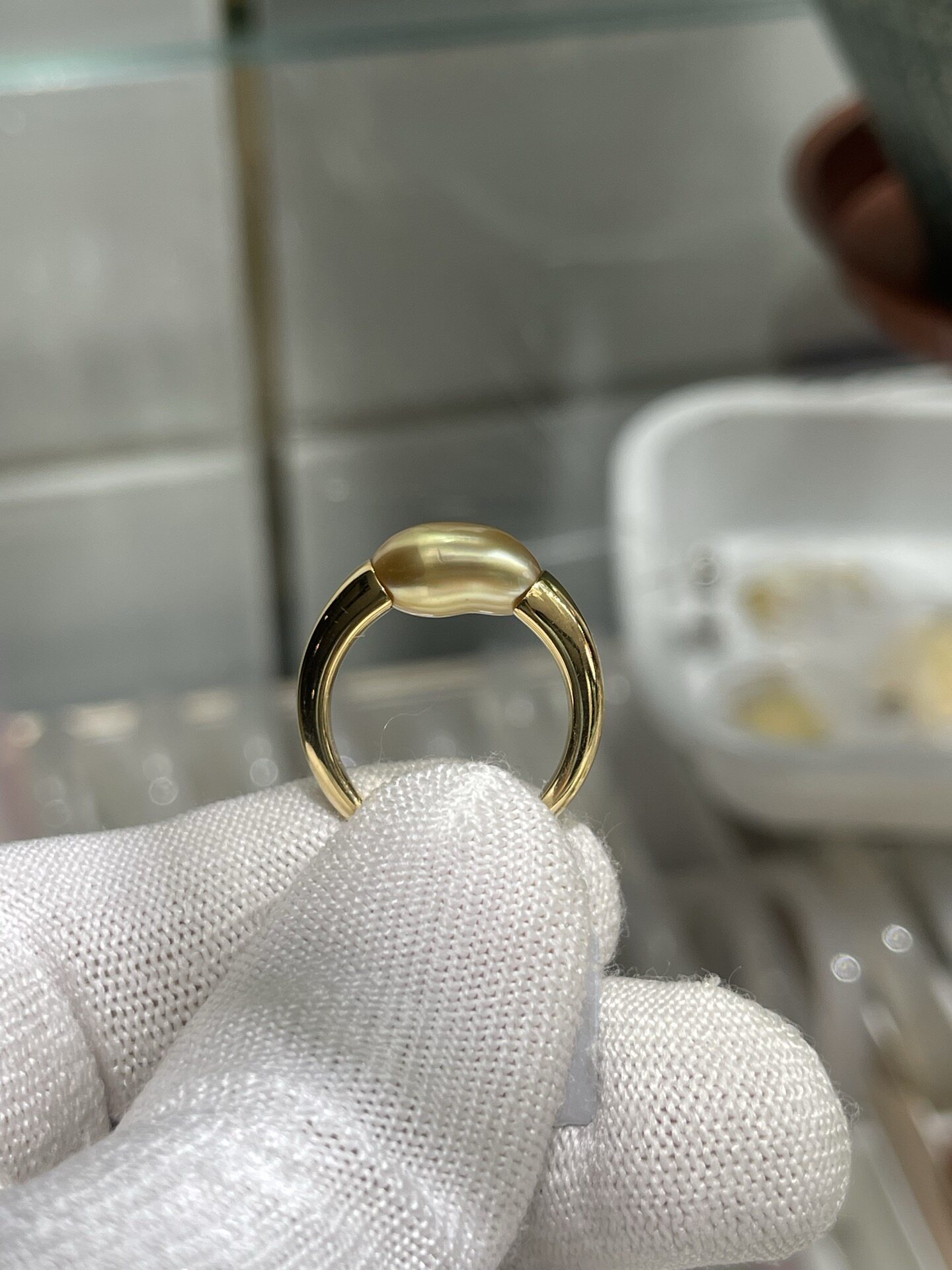 Super full, simple plain gold antique jewelry with a visual point of 7.17mm thick gold gold bead keshi ring