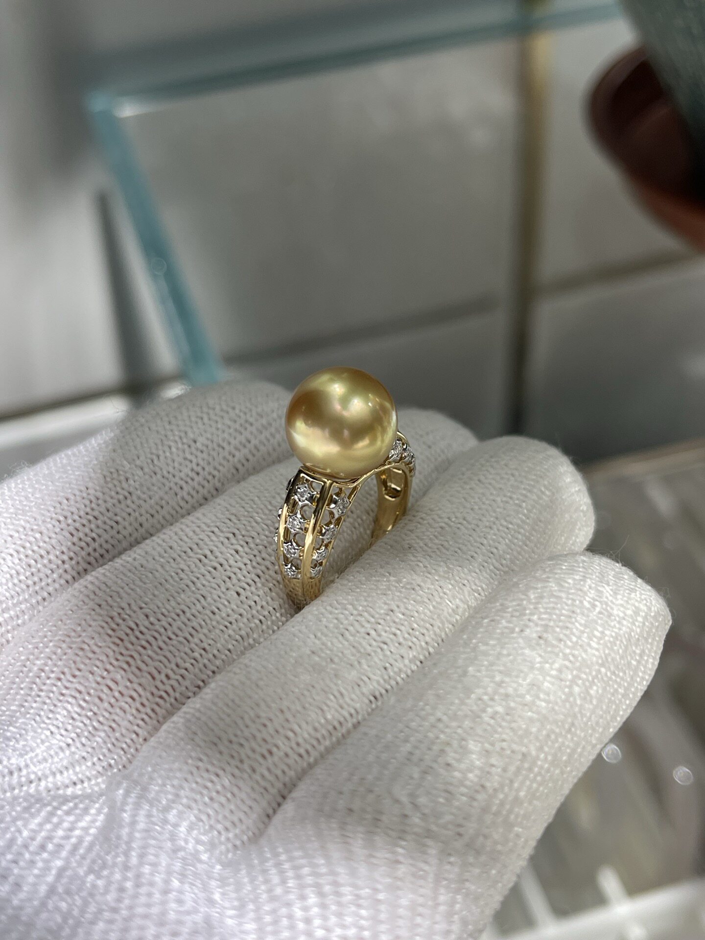 金绿色11.67mm浓金南洋金珠戒指 布契拉提风 精工18k天然钻石镶嵌