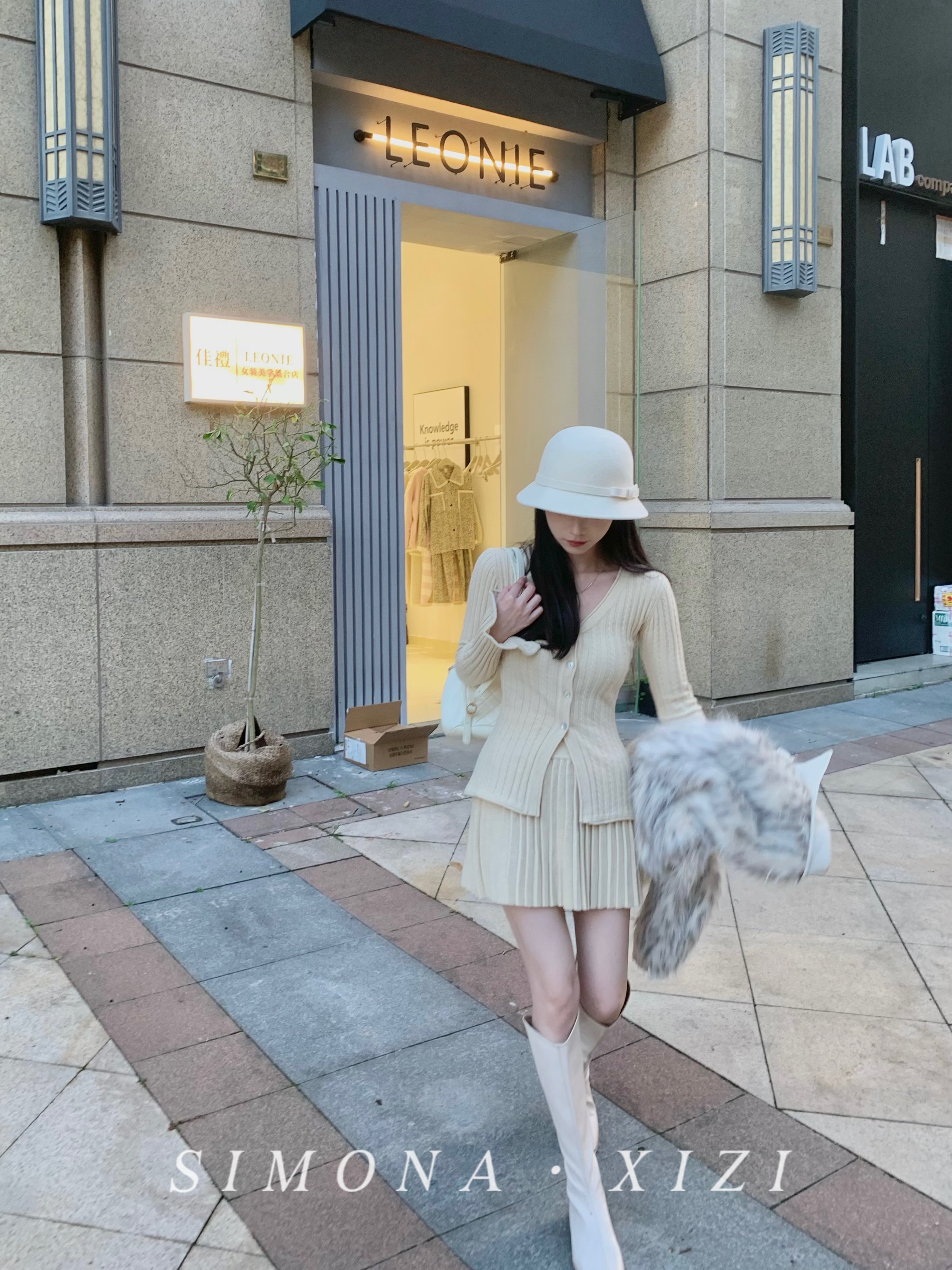 SIMONA 卡其｜米白两色针织套装修身上衣百褶短裙两件套,淘宝优惠券,粉丝福利购,淘宝优惠卷