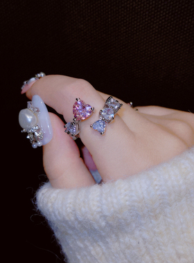 巨美的粉色爱心排钻别致开口戒指