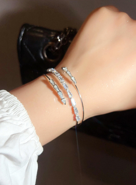 魅芽仙骨高贵轻奢的三层灵蛇手镯