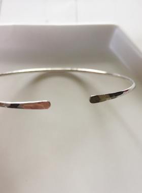 乱披风锤法锻造的锤面手镯通体925银实心开口细手镯叠戴简约百搭