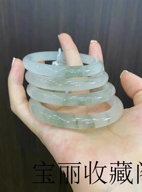 新疆天山翠手镯少女感冰种雪翠阳绿飘花金丝玉圆条温婉古韵玉镯子