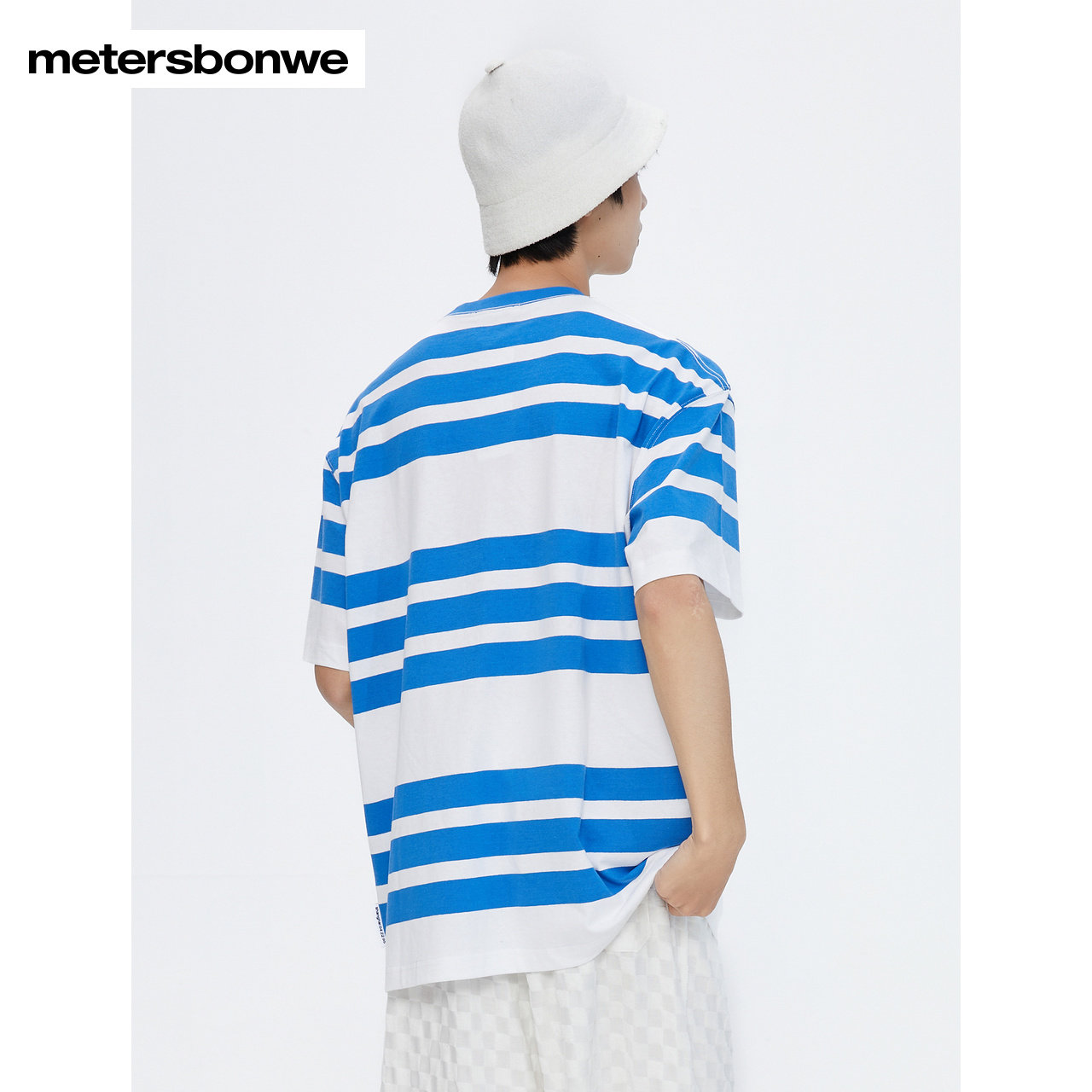  美特斯邦威outlets店T恤