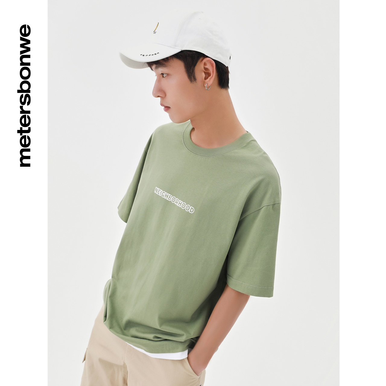  美特斯邦威outlets店T恤