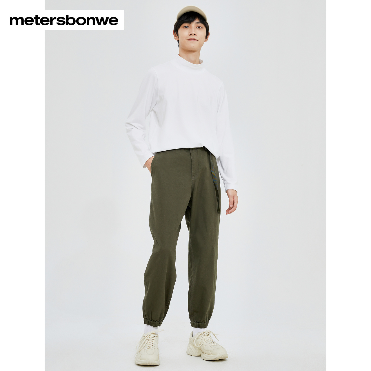  美特斯邦威outlets店休闲裤