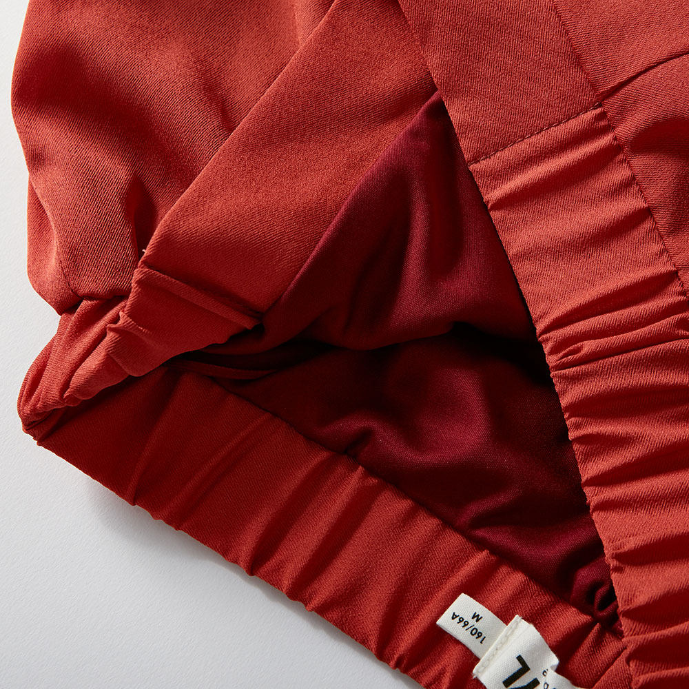  美特斯邦威outlets店半身裙