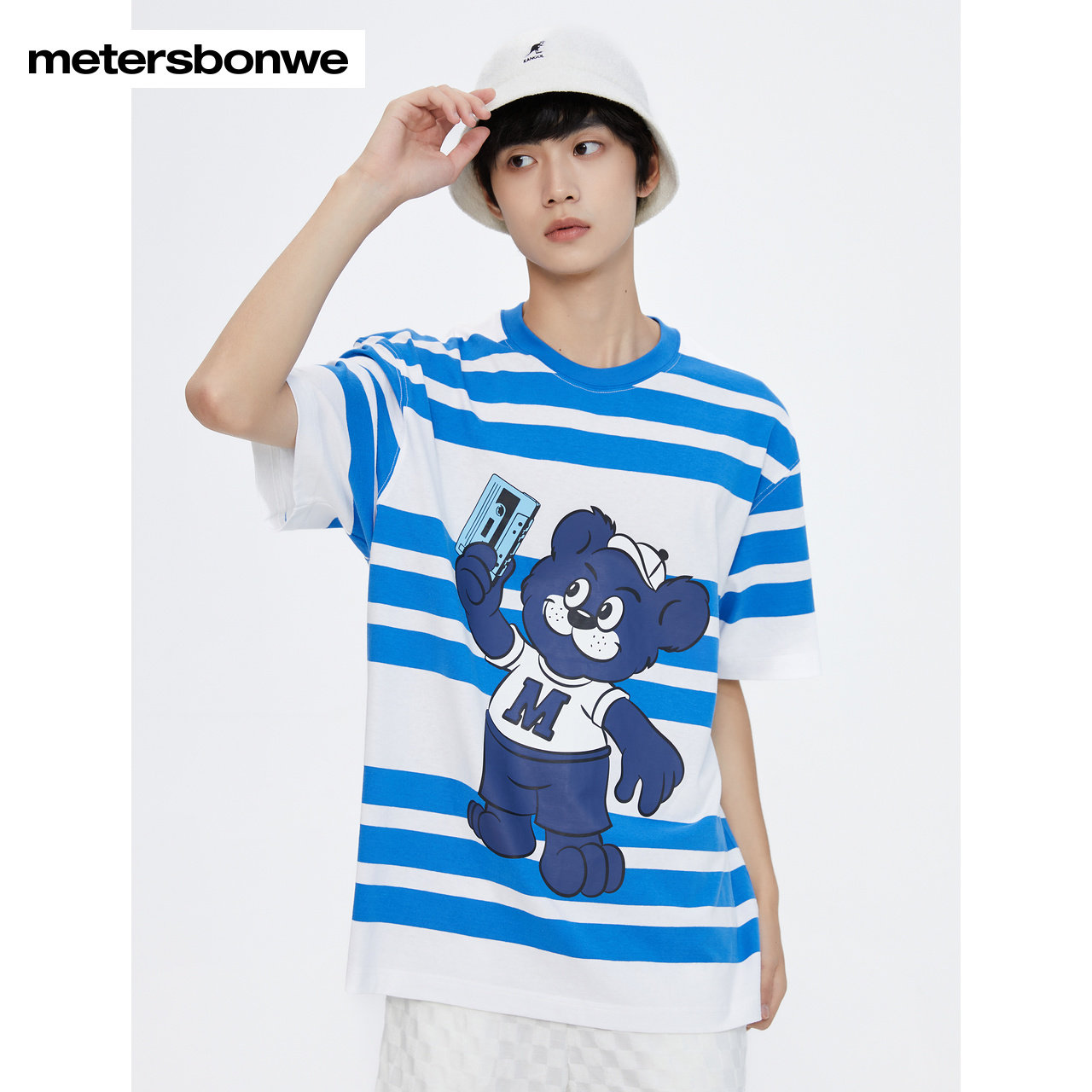  美特斯邦威outlets店T恤