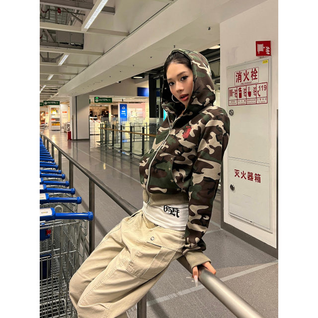 Contrasting color camouflage cardigan hooded sweatshirt