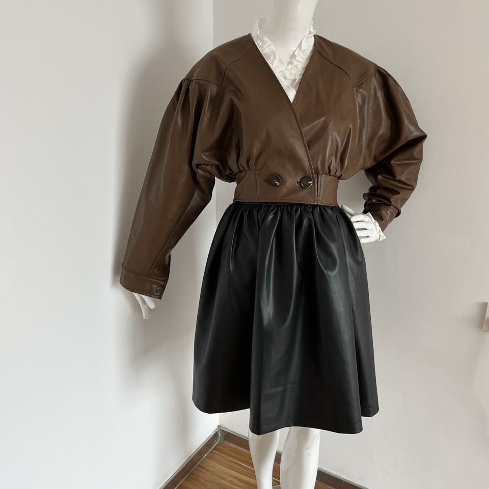 2024春秋新款真皮皮衣女外套短款修身高腰绵羊皮机车小皮夹克v领,淘宝优惠券,粉丝福利购,淘宝优惠卷