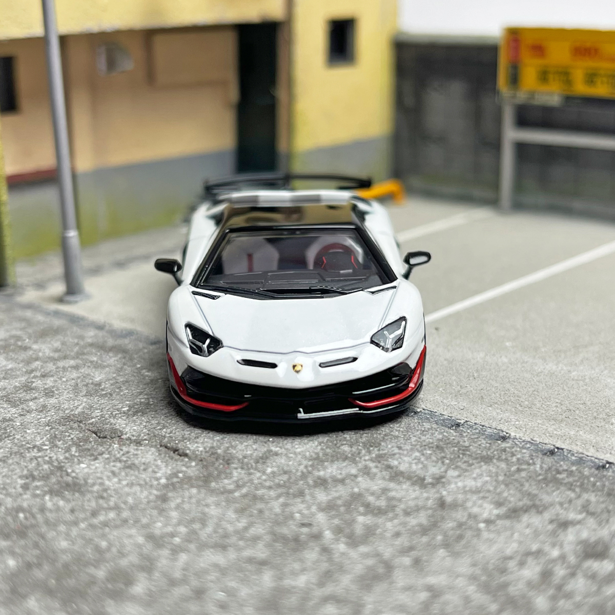 HH Toys 1:64兰博基尼SVJ Sian 超跑后盖可动白色合金静态模型 - 图3