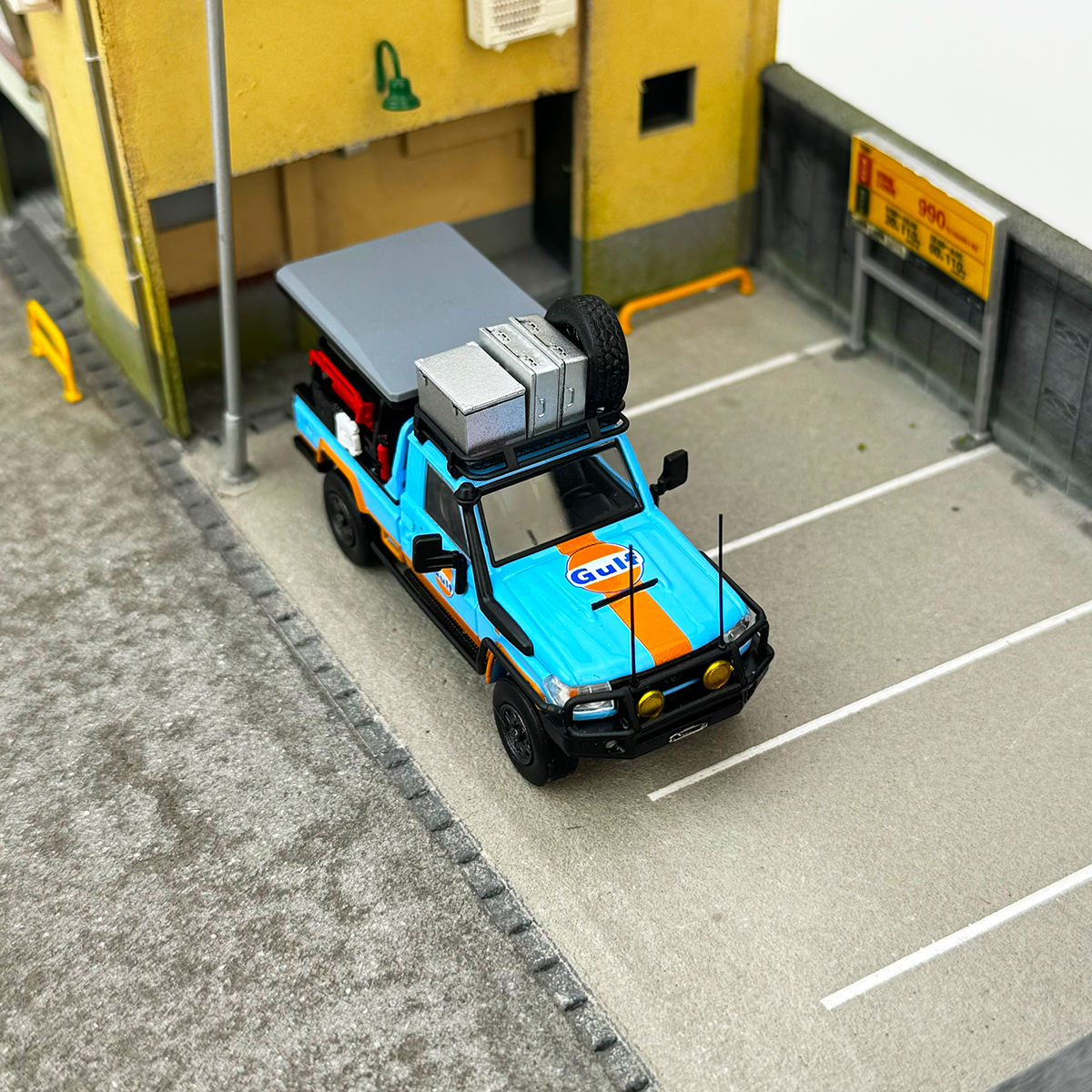 Autobots Models 1:64 兰德酷路泽 LC79 Gulf 合金汽车模型 - 图2