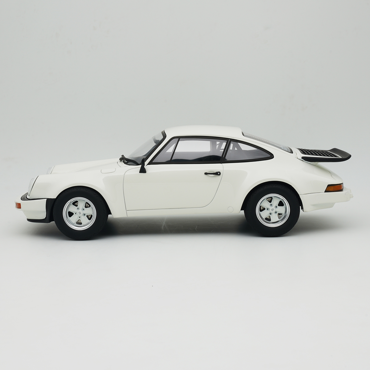 GT Spirit 1:18 保时捷911 SC RS 1984 GRAND GT320 树脂车模收藏 - 图0