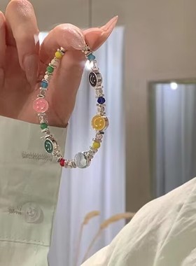 韩国新款多巴胺彩色串珠笑脸手链女轻奢小众百搭设计感闺蜜手饰品