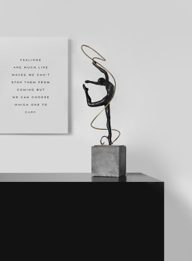 抽象样板房软装饰艺术风人物雕塑