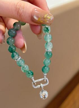 灵动碧绿色手串白金色回形针蛋面