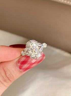 轻奢仿莫桑石马眼围镶鸽子蛋戒指