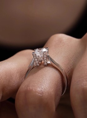 臻荣欧美镀s925银镶钻订婚戒指