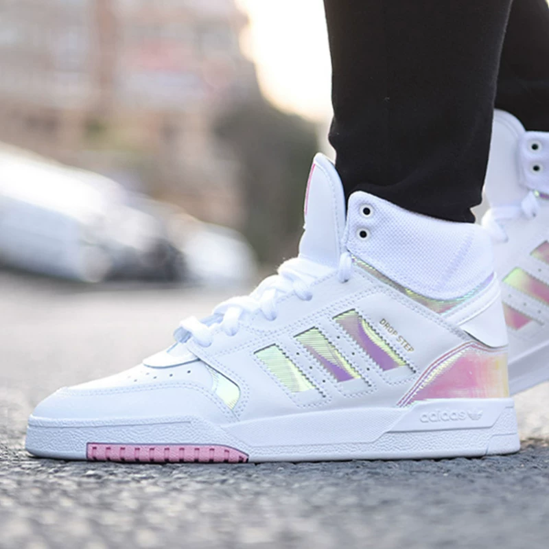 Белые спортивные кроссовки Adidas