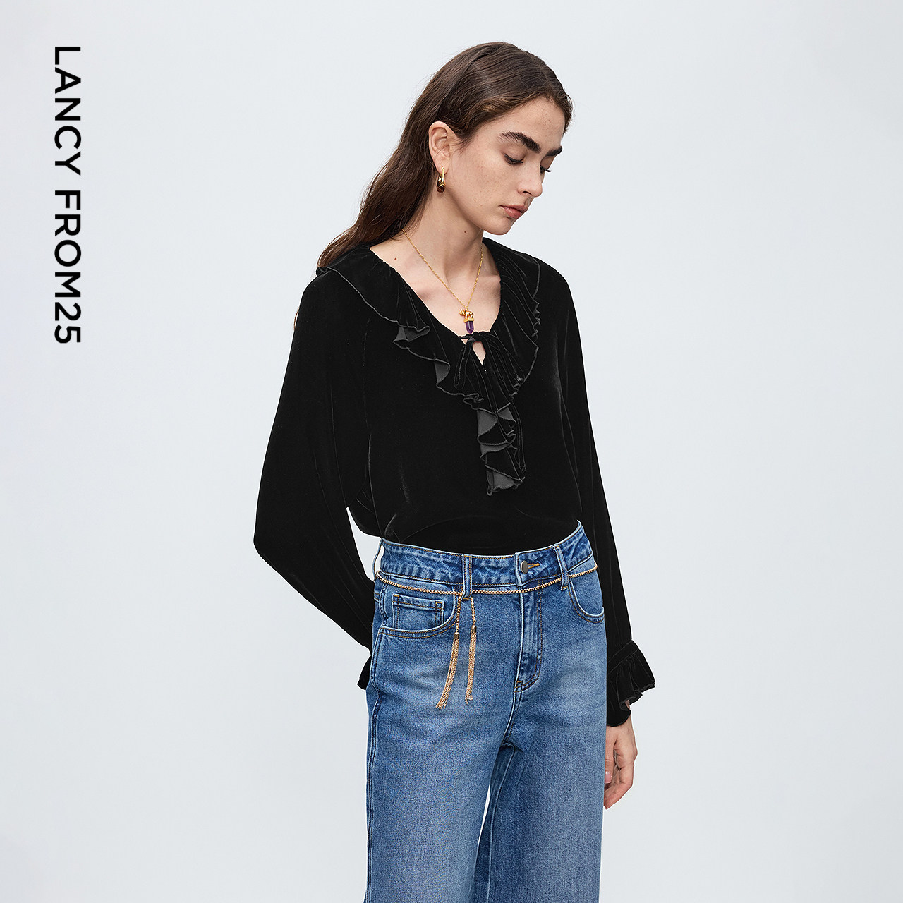 朗姿丝绒荷叶边V领复古设计感上衣时尚通勤衬衫女2025年冬季新款,淘宝优惠券,粉丝福利购,淘宝优惠卷