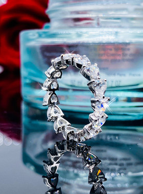 莫桑石群镶满钻爱心排戒