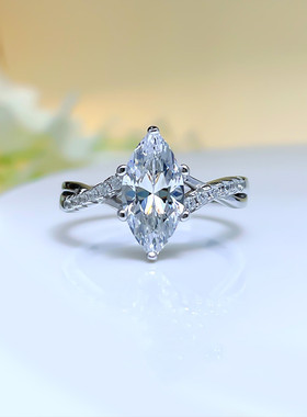 银镀金马眼戒指镶嵌莫桑钻