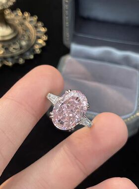 莫桑石奢华椭圆鸽子蛋戒指