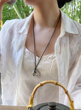 莓拉「白昼」黑绳极简长版项链新中式树脂圆环吊坠毛衣链