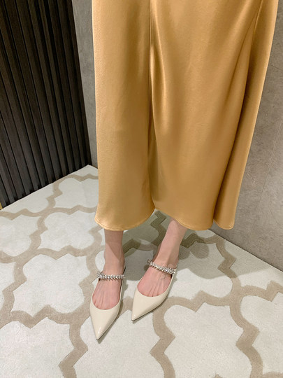 Flat-soled pointed one-length rhinestone high heels