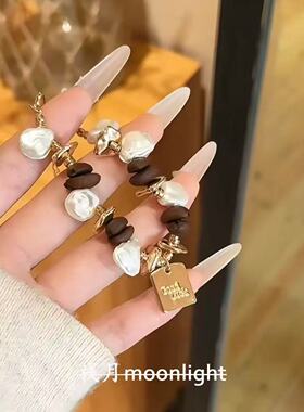 2026新款中古小众咖啡豆巴洛克珍珠手链独特轻奢款方牌手饰复古女