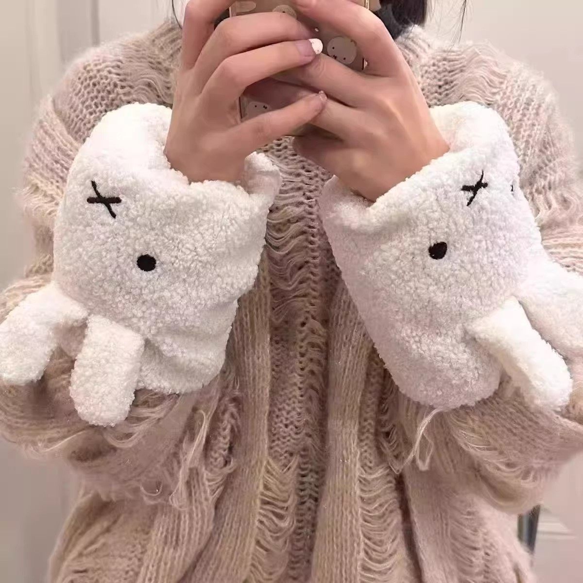 秋冬毛绒米菲兔卷毛绒袖套女白色羽绒服护袖工作学习学生保暖套袖,淘宝优惠券,粉丝福利购,淘宝优惠卷