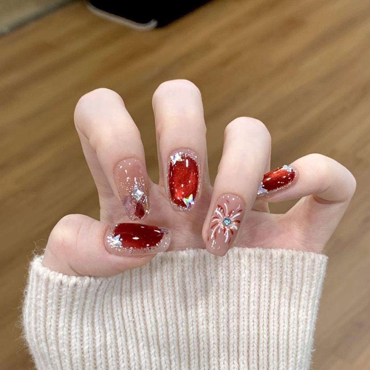 美甲穿戴甲红色手工中长款过年猫眼2026新款高级感新娘指甲贴烟花,淘宝优惠券,粉丝福利购,淘宝优惠卷