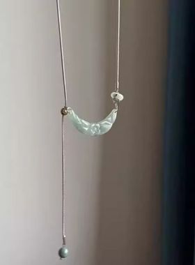 新中式风清新绿色月牙吊坠项链女新款简约个性精致文艺气质锁骨链