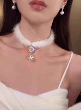 温柔毛毛项圈项链蝴蝶结锁骨链女士Choker颈带圣诞节配饰铃铛