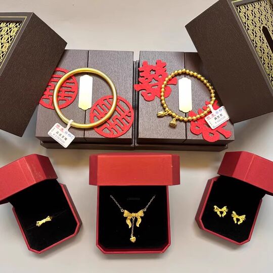 结婚礼订婚假三金沙金仿真首饰品新娘摆件台一套装道具五金镀陪嫁