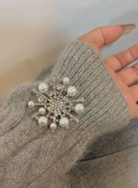 法式轻奢雪花仿珍珠满钻胸针女款奢华气质精致百搭西装别针配饰