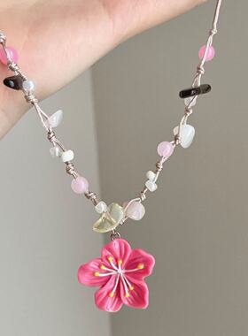 夏日多巴胺彩色串珠花朵项链女2026新款可爱粉色度假风锁骨链配饰
