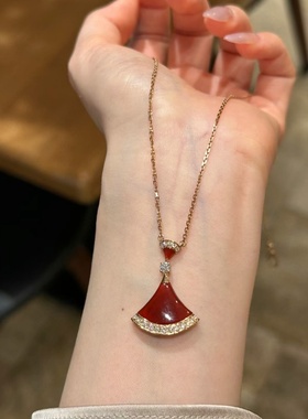 小裙子项链精致镀厚18k玫瑰金轻奢锁骨链白贝母扇形吊坠送女友