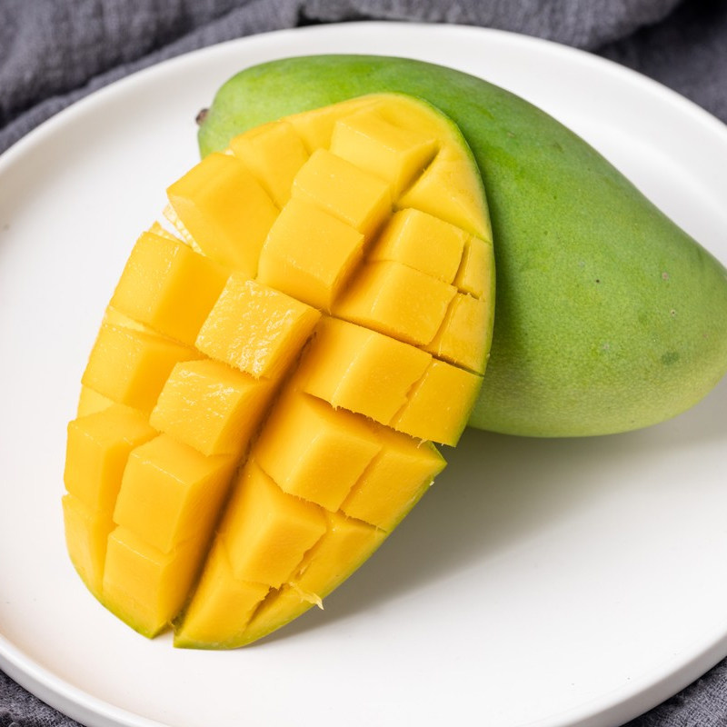 新鲜大青芒当季新鲜热带水果批发香甜薄皮青芒果大果催熟后食用