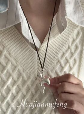 “马上有钱”银色小马吊坠长项链女士新款爆款高级感高端锁骨链潮