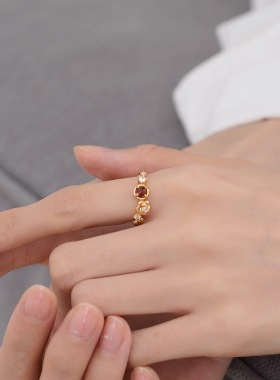 广州轻奢珠宝925纯银戒指批发宝石食指戒女士红榴石戒指微镶指环