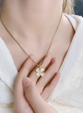 溪御钛钢项链喵眼四叶花时尚款项链真金电镀猫眼石吊坠高级设计感