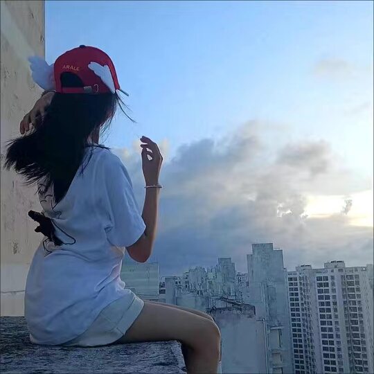 Student Ala Lei’s red hat | Thousands of people purchased more