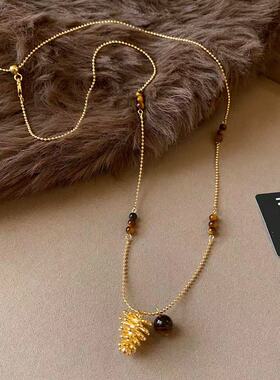 复古轻奢虎眼石松果吊坠项链女2026新款爆款长款毛衣链颈链配饰品