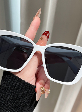 网红同款2025新款个性撞色小框太阳镜高级感圆脸显瘦墨镜潮流白色