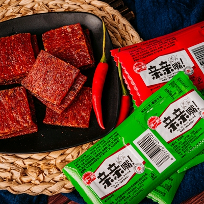 亲亲嘴辣条香辣味网红追剧办公室休闲解馋小零食面筋食品怀旧小吃
