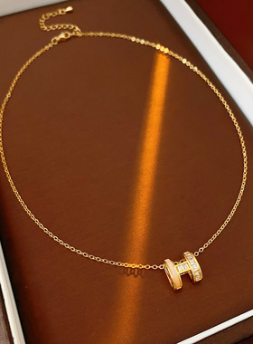 18K真金电镀贝母H字锁骨项链